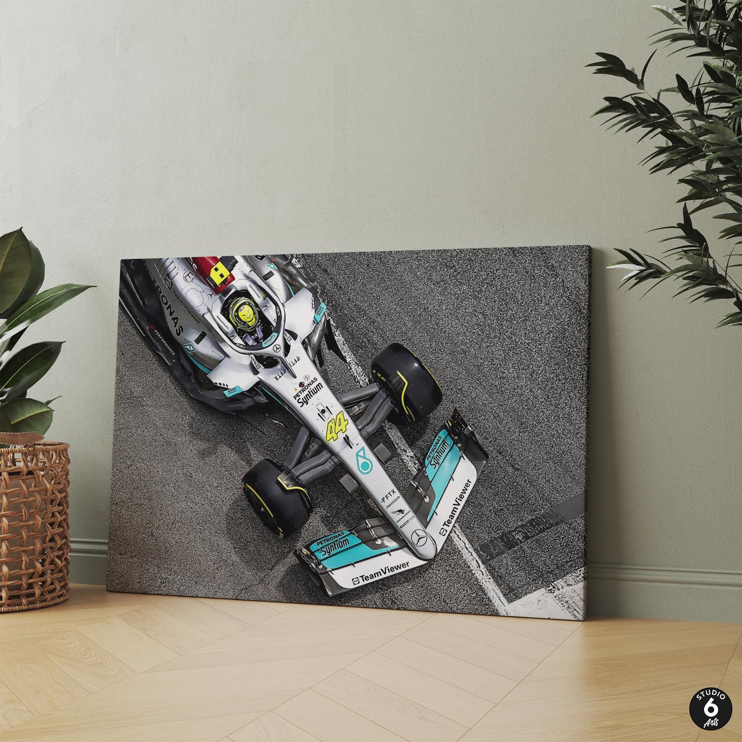 Mercedes F1 - W13